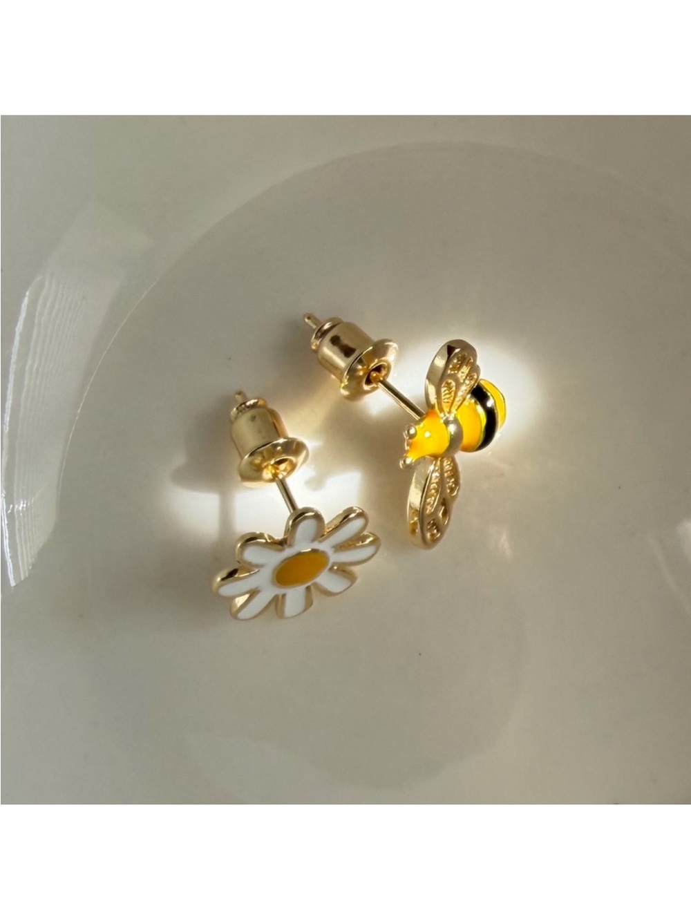 NEW! “Bee & Daisy” 18k Gold Plated Gold Post Earrings